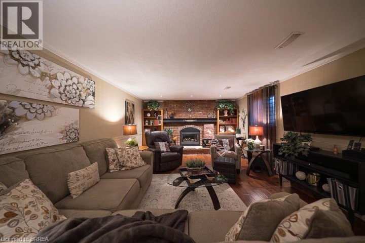 Photo 18 at 17 Crabapple Court, Brier Park, Brantford