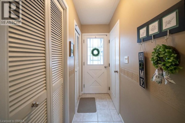 Photo 16 at 17 Crabapple Court, Brier Park, Brantford