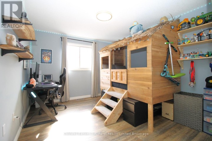 Photo 32 at 32 MacDonald Crescent, Brantford