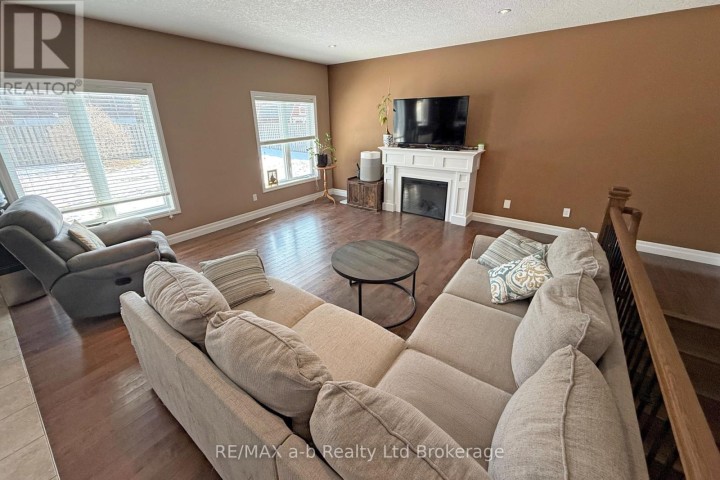 Photo 10 at 47 Graydon Drive, Mount Elgin, South-West Oxford