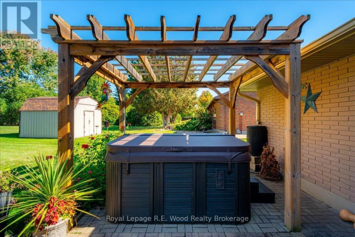 Photo 5 at 49 Dereham Drive, Tillsonburg