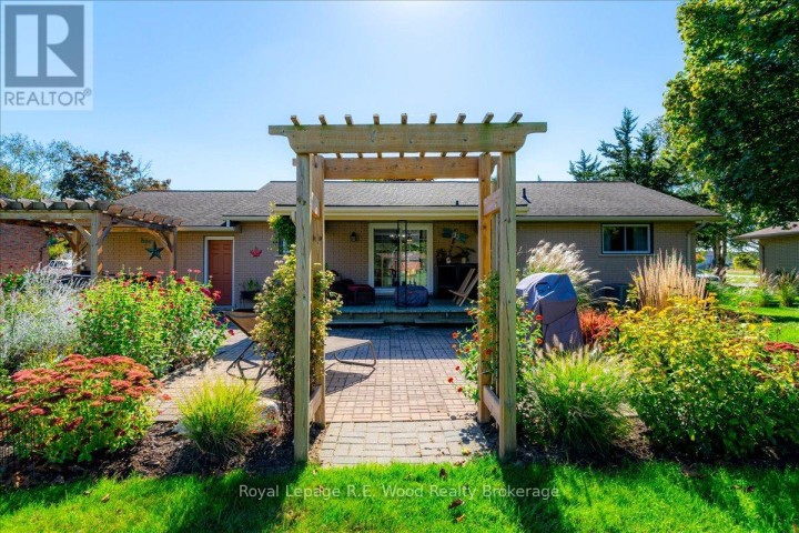 Photo 8 at 49 Dereham Drive, Tillsonburg