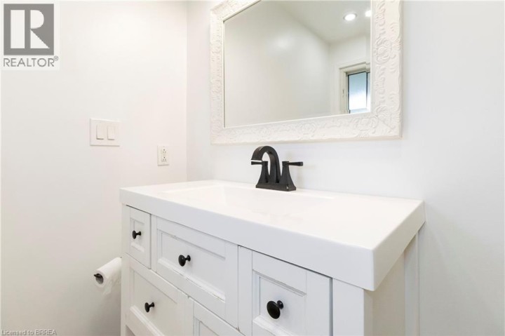 Photo 31 at 221 E Old Onondaga Road, Se Rural, Brantford