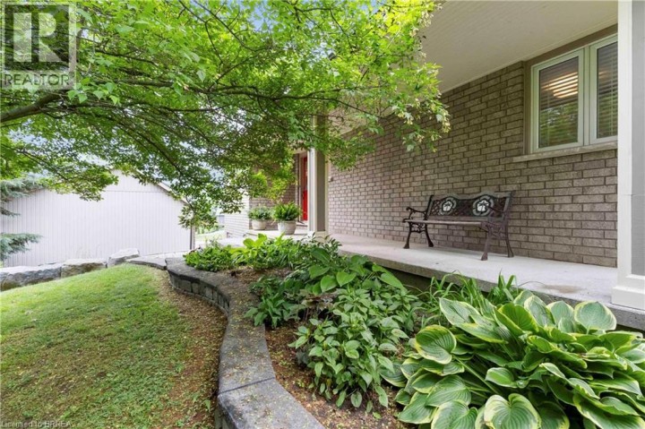 Photo 5 at 221 E Old Onondaga Road, Se Rural, Brantford