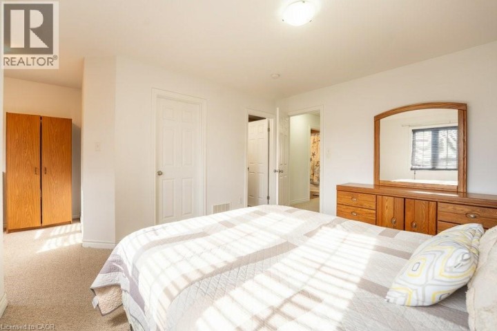 Photo 33 at 8 Renfrew Street, Huron Park, Kitchener