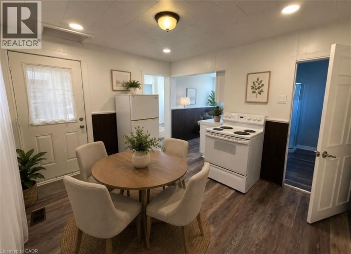 Photo 3 at 35 Park Avenue, Victoria / Arthur, Brantford