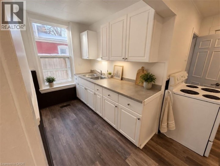 Photo 4 at 35 Park Avenue, Victoria / Arthur, Brantford