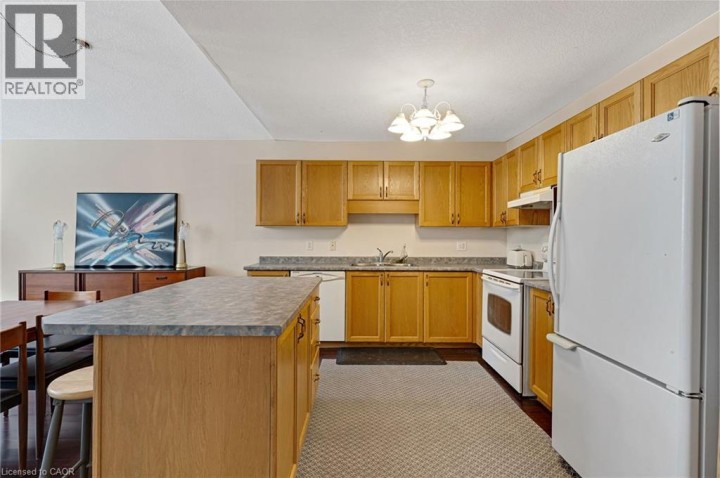 Photo 10 at 2 - 25 Bankside Drive, Downtown Kitchener / East Ward, Kitchener