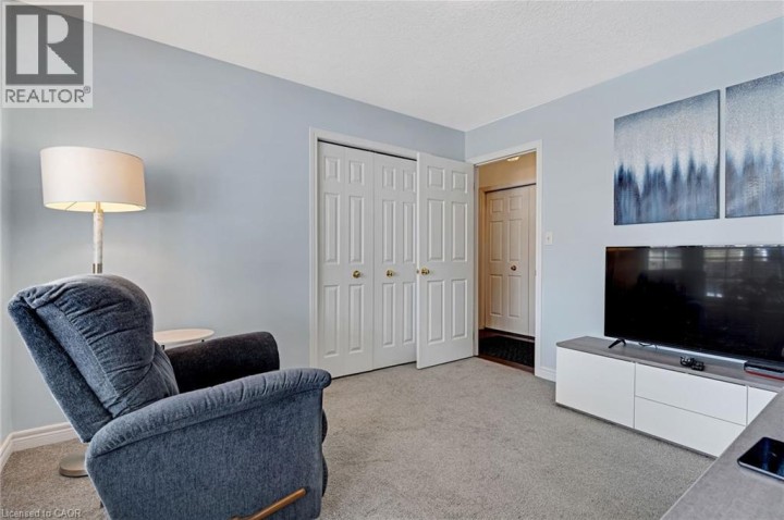 Photo 15 at 2 - 25 Bankside Drive, Downtown Kitchener / East Ward, Kitchener