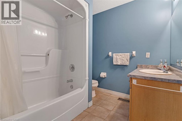 Photo 17 at 2 - 25 Bankside Drive, Downtown Kitchener / East Ward, Kitchener