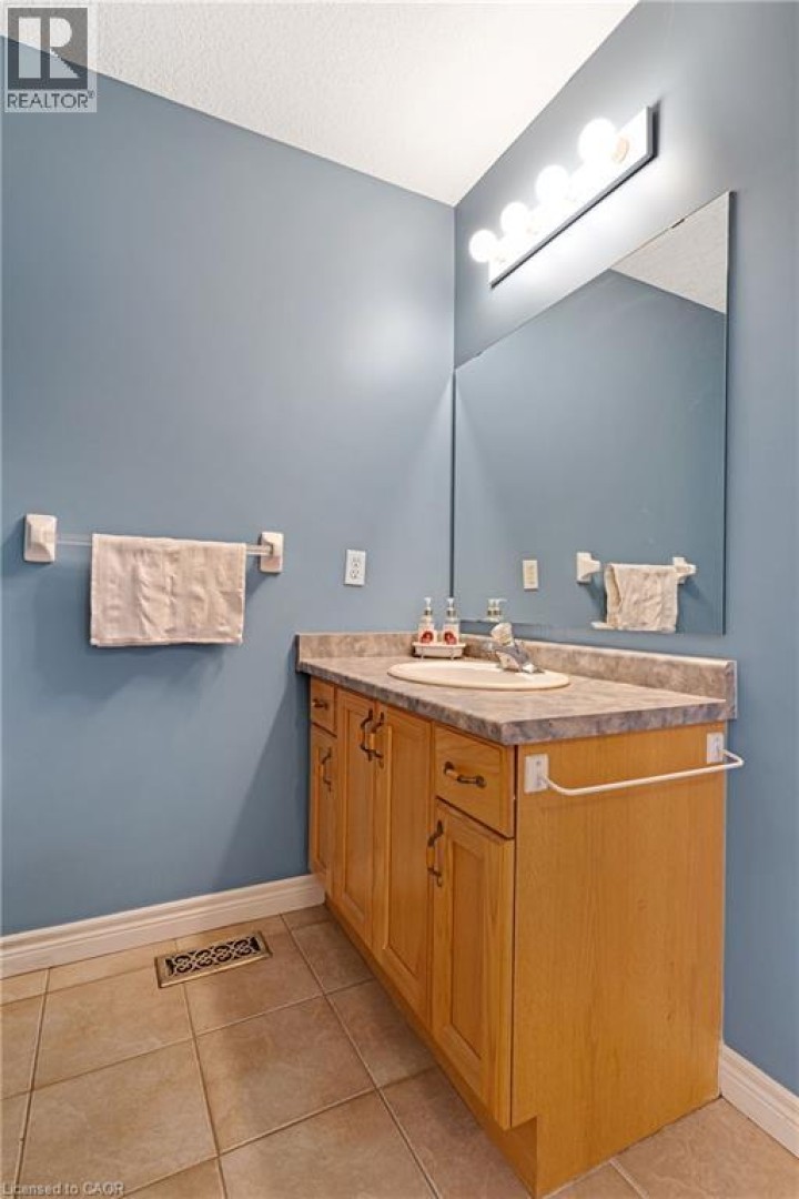 Photo 18 at 2 - 25 Bankside Drive, Downtown Kitchener / East Ward, Kitchener