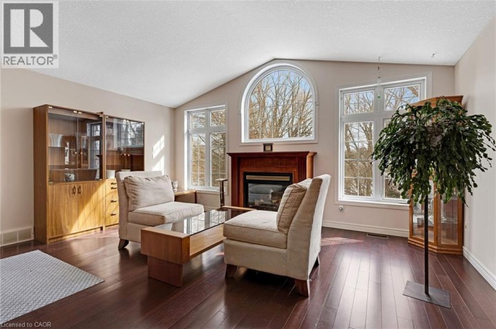 Photo 4 at 2 - 25 Bankside Drive, Downtown Kitchener / East Ward, Kitchener