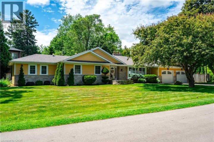 Photo 2 at 98 Hadley Drive, Oakhill / Clearview Ancaster Heights / Mohawk, Ancaster