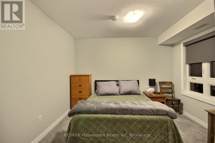 Photo 10 at 35 - 287 Chapel Hill Drive, Kitchener