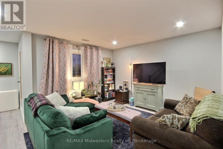 Photo 4 at 35 - 287 Chapel Hill Drive, Kitchener