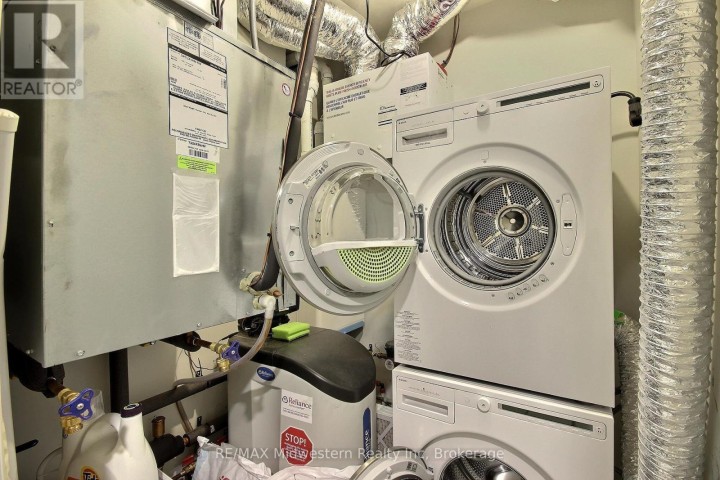 Photo 9 at 35 - 287 Chapel Hill Drive, Kitchener