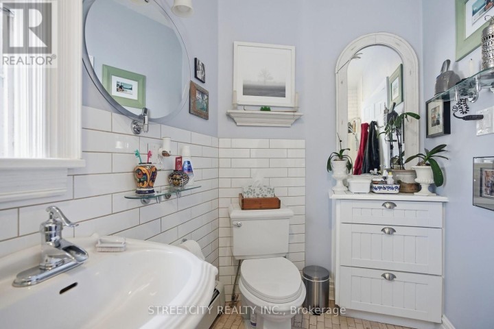 Photo 13 at 82 Wellington Street, St. Thomas