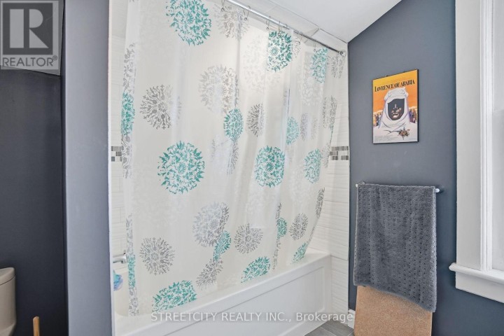 Photo 37 at 82 Wellington Street, St. Thomas