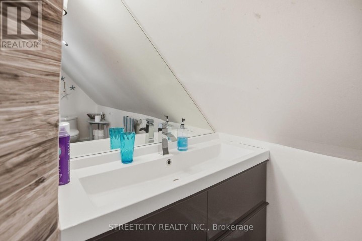 Photo 31 at 24 Hincks Street, St. Thomas