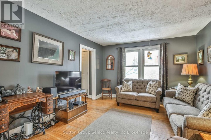 Photo 10 at 156 E Charles Street, Ingersoll - South, Ingersoll