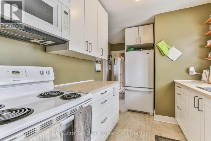 Photo 14 at 156 E Charles Street, Ingersoll - South, Ingersoll