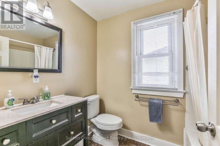 Photo 21 at 156 E Charles Street, Ingersoll - South, Ingersoll