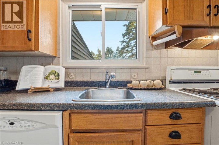 Photo 12 at 347 Clarendon Drive, Ancaster Heights / Mohawk Meadows / Maywood, Ancaster