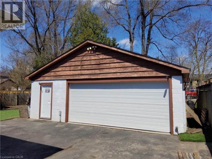 Photo 3 at 7 Usher Street, Terrace Hill, Brantford