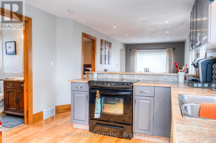 Photo 14 at 46 2 Avenue, Kitchener