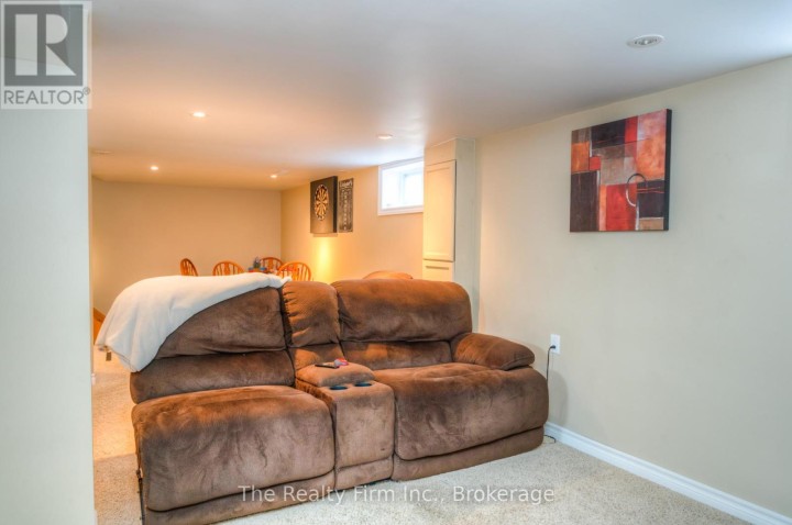 Photo 24 at 46 2 Avenue, Kitchener