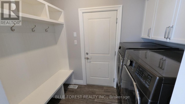 Photo 12 at 11 - 273 Riddell Street, Woodstock - North, Woodstock