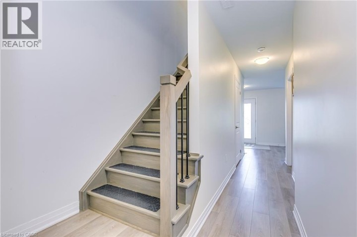 Photo 18 at 90 - 51 Sparrow Avenue, Branchton Park, Cambridge