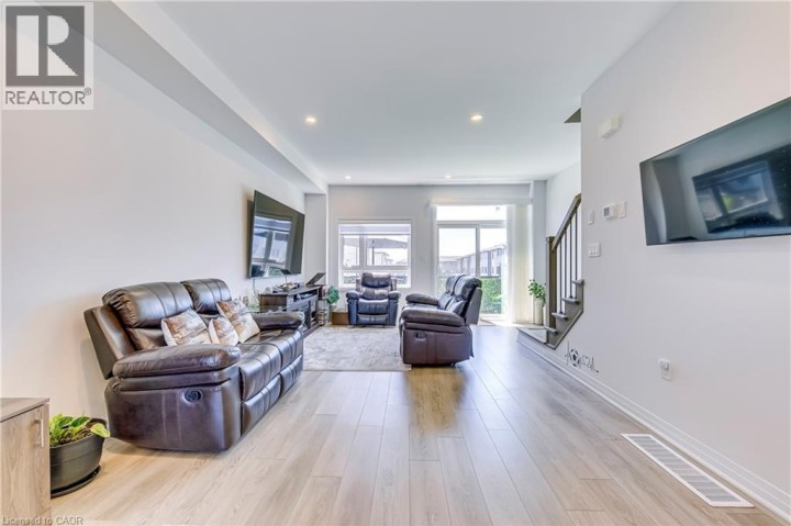 Photo 26 at 90 - 51 Sparrow Avenue, Branchton Park, Cambridge