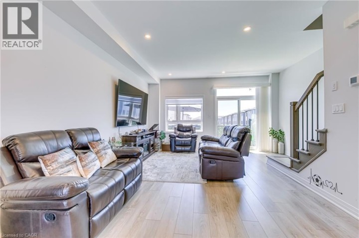 Photo 27 at 90 - 51 Sparrow Avenue, Branchton Park, Cambridge