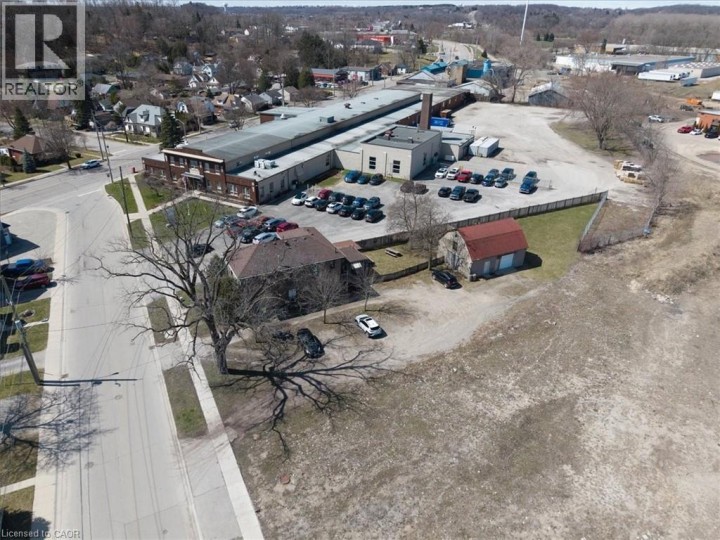 Photo 5 at 135 Sherwood Drive, Old West Brant, Brantford