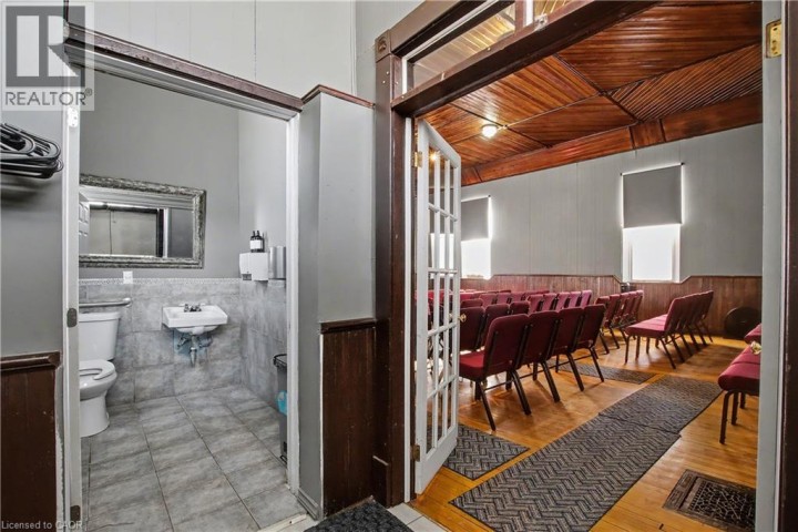 Photo 14 at 37 Wellington Street, City Core / Wellington, Cambridge