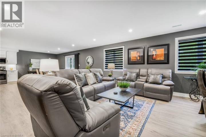 Photo 22 at 442 James Street, Delhi