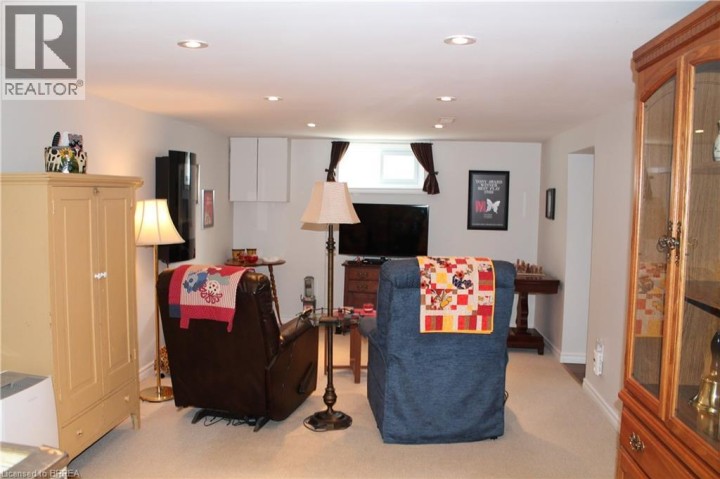 Photo 11 at 27 Collingdon Drive, Echo Place, Brantford
