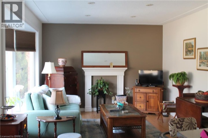 Photo 2 at 27 Collingdon Drive, Echo Place, Brantford