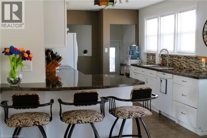 Photo 3 at 27 Collingdon Drive, Echo Place, Brantford