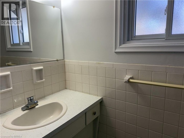 Photo 22 at 3 - 36 Graham Avenue, Lion's Park, Brantford