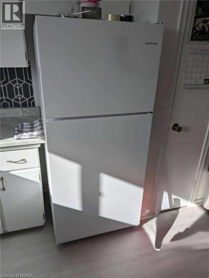 Photo 7 at 3 - 36 Graham Avenue, Lion's Park, Brantford