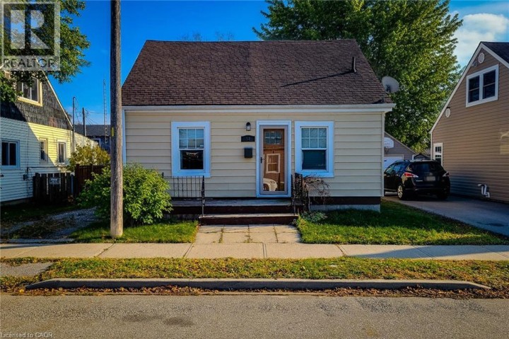 Photo 1 at 54 Eighth Avenue, Eagle Place East, Brantford