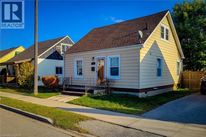 Photo 2 at 54 Eighth Avenue, Eagle Place East, Brantford