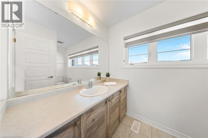 Photo 34 at 1 Bee Crescent, Empire South, Brantford