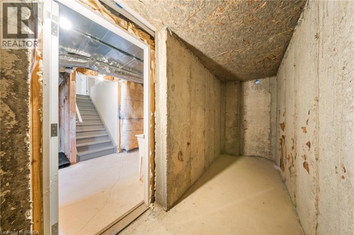 Photo 40 at 1 Bee Crescent, Empire South, Brantford