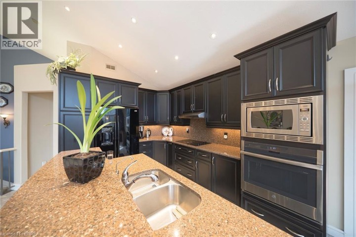 Photo 11 at 21 - 422 Powerline Road, Rosedale / Gable Height, Brantford