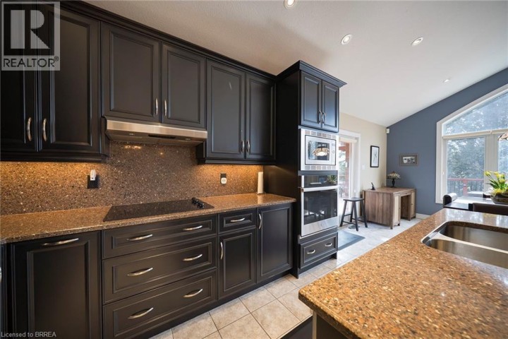 Photo 12 at 21 - 422 Powerline Road, Rosedale / Gable Height, Brantford