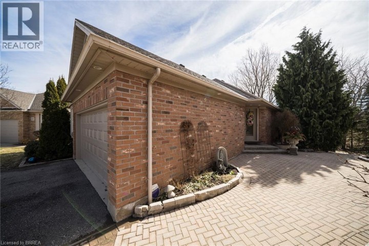 Photo 2 at 21 - 422 Powerline Road, Rosedale / Gable Height, Brantford