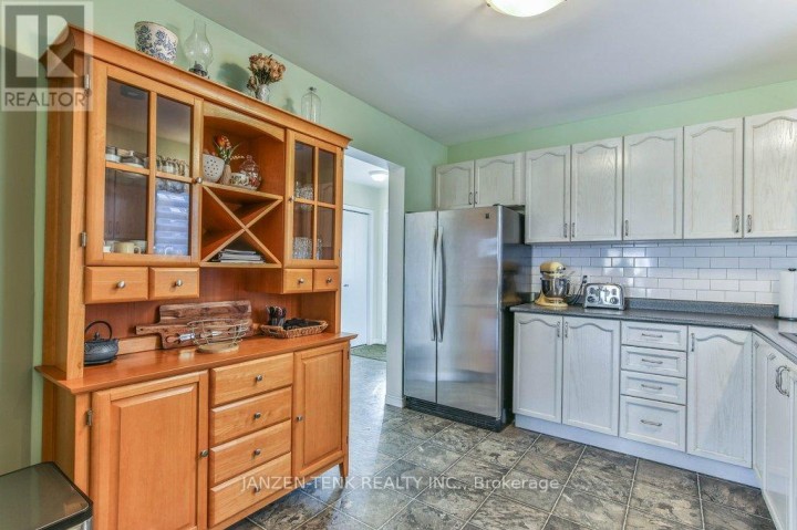 Photo 10 at 60 Beckett Boulevard, Tillsonburg